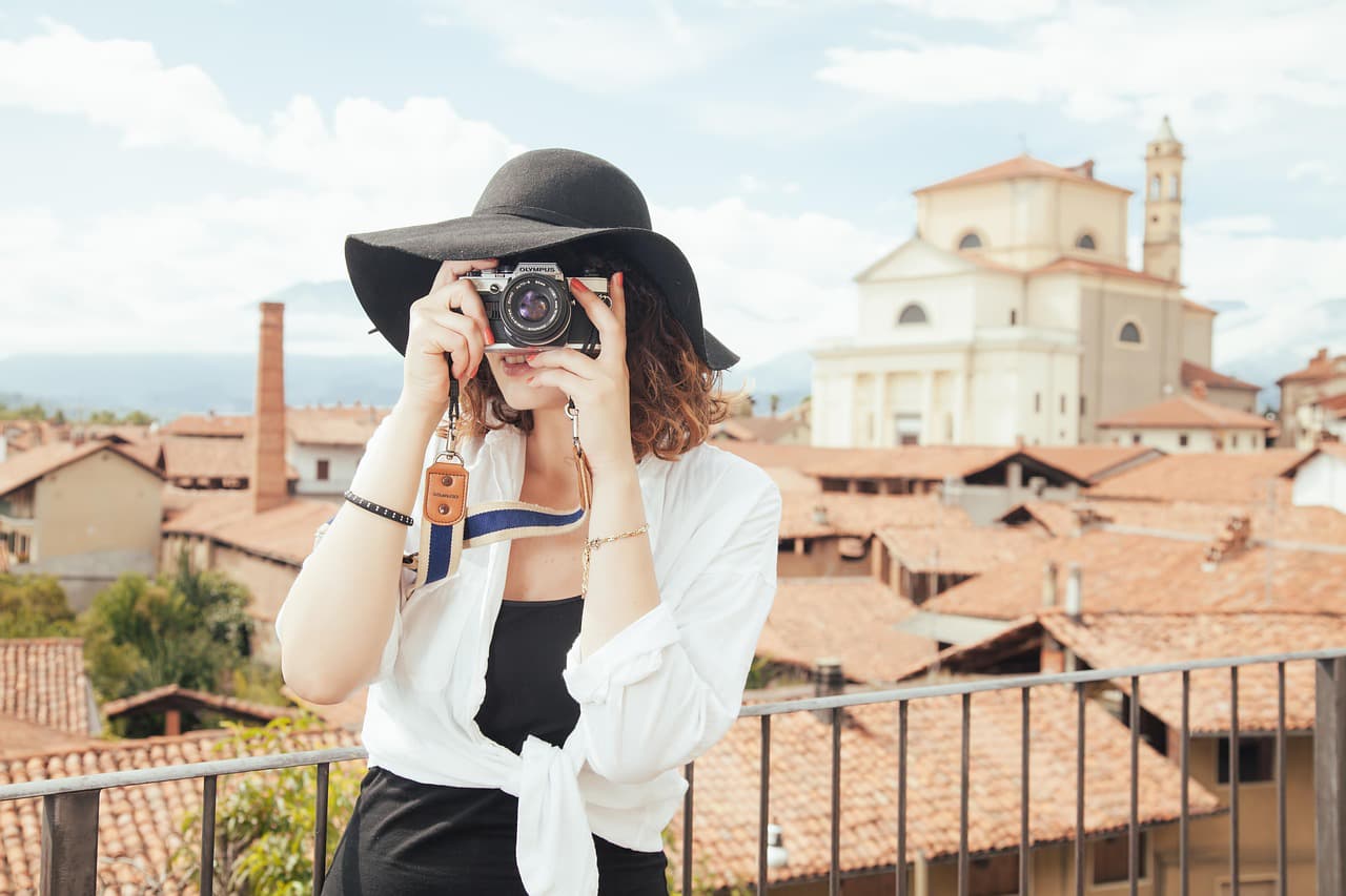 Unlocking Visitor Loyalty: How Innovative Incentive Programs Transform Small Town Tourism